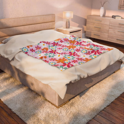 Retro Pink Daisy Throw